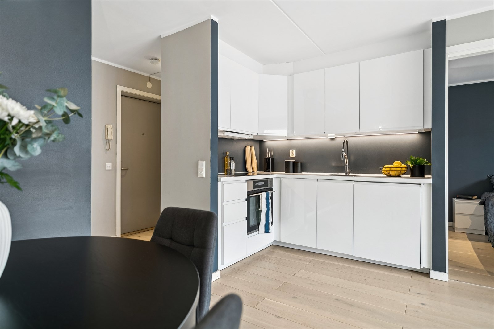 Tidløst IKEA kjøkken fra 2018. Galleribilde