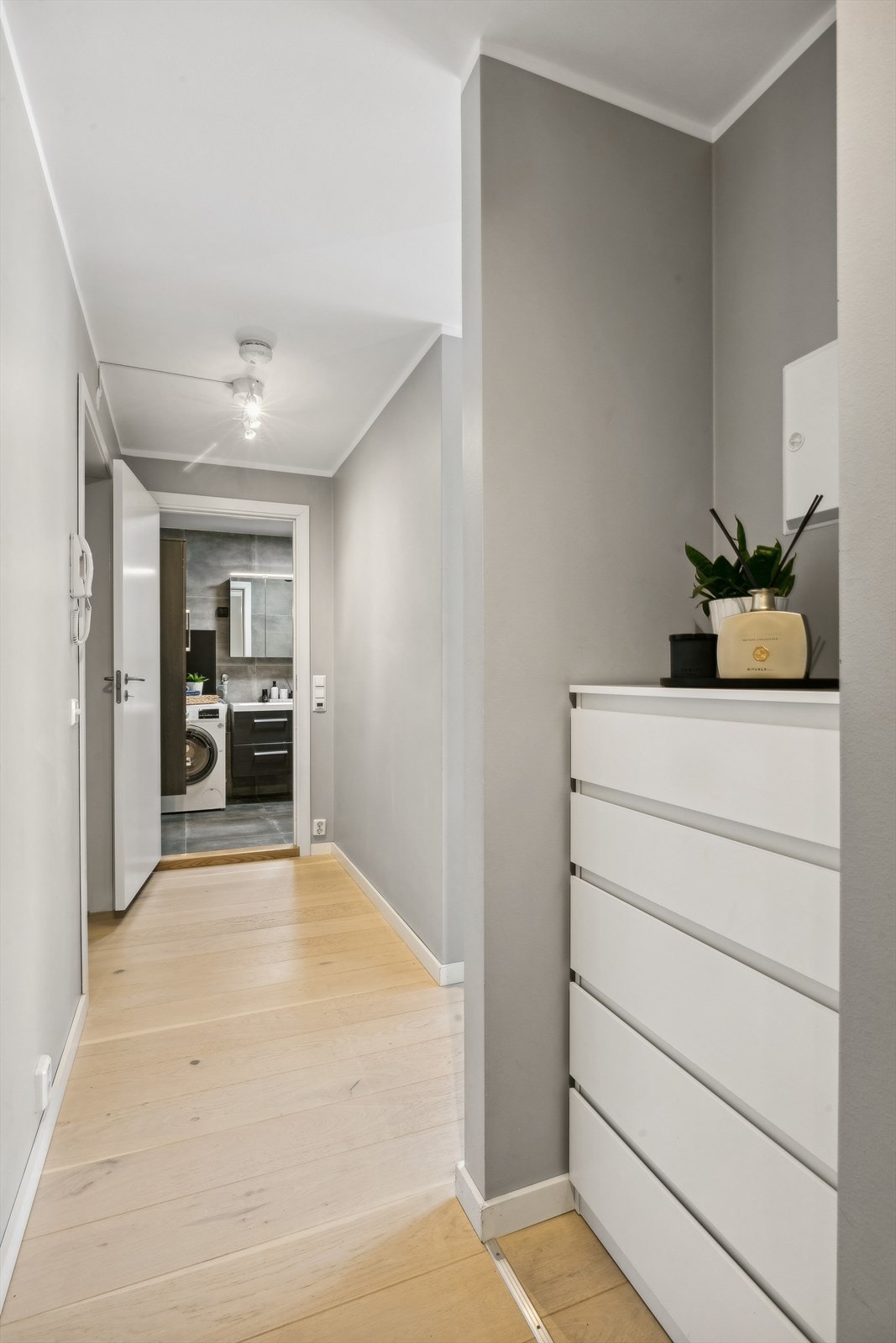 Lekkert enstavs parkettgulv i alle oppholdsrom. Galleribilde