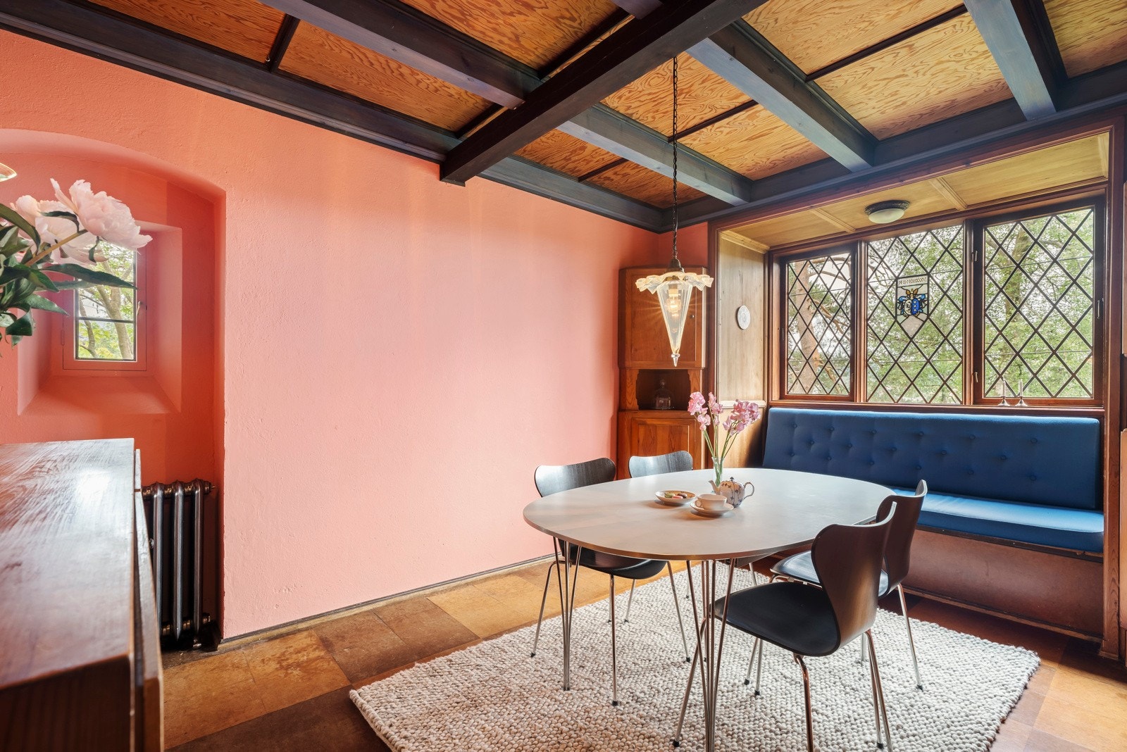 Spisestuen er intim og skaper en god atmosfære. Galleribilde