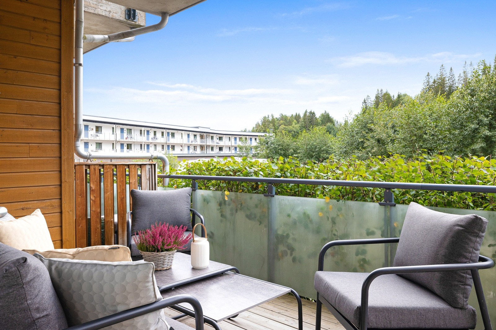 Takoverbygd terrasse vendt mot sør-vest Galleribilde