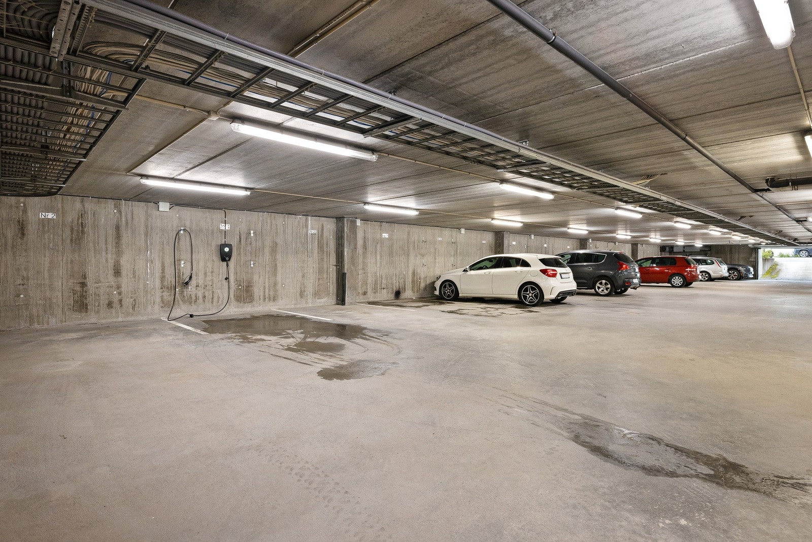 Det medfølger en bod og parkeringsplass i felles parkeringskjeller. Galleribilde