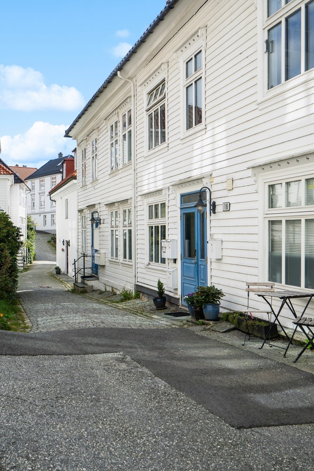 Området består av gammel trehusbebyggelse, et sjarmerende sted å bo. Galleribilde