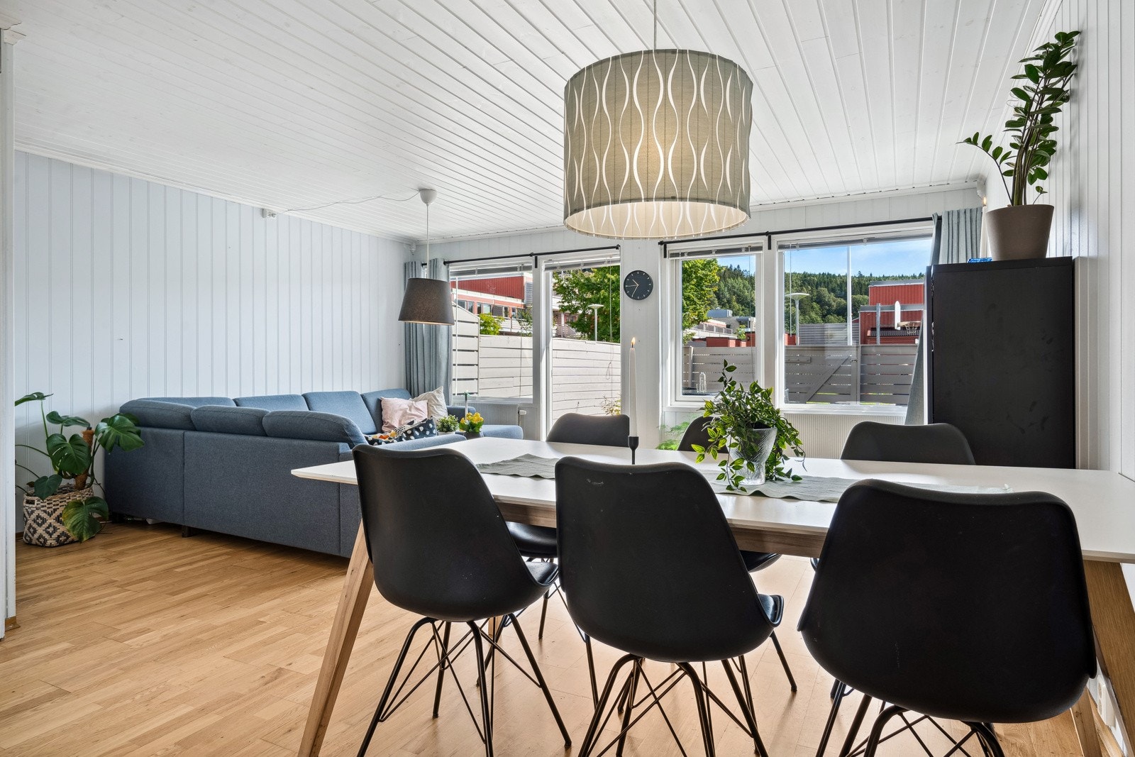 Rundt spisestuen kan man samle venner og familie til gode måltider og hyggelige spillkvelder. Galleribilde