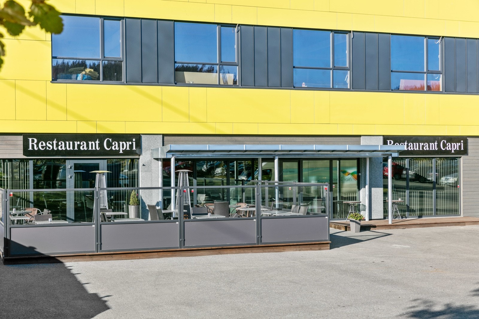 Restaurant Capri ligger noen minutters gange fra boligen. Galleribilde