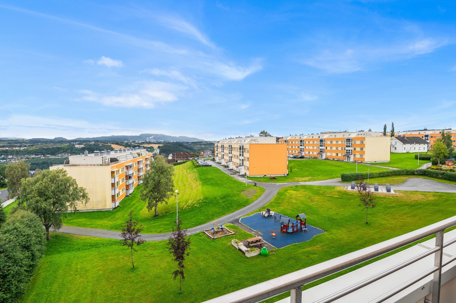 Fantastisk utsikt og gode solforhold på terrassen. Galleribilde