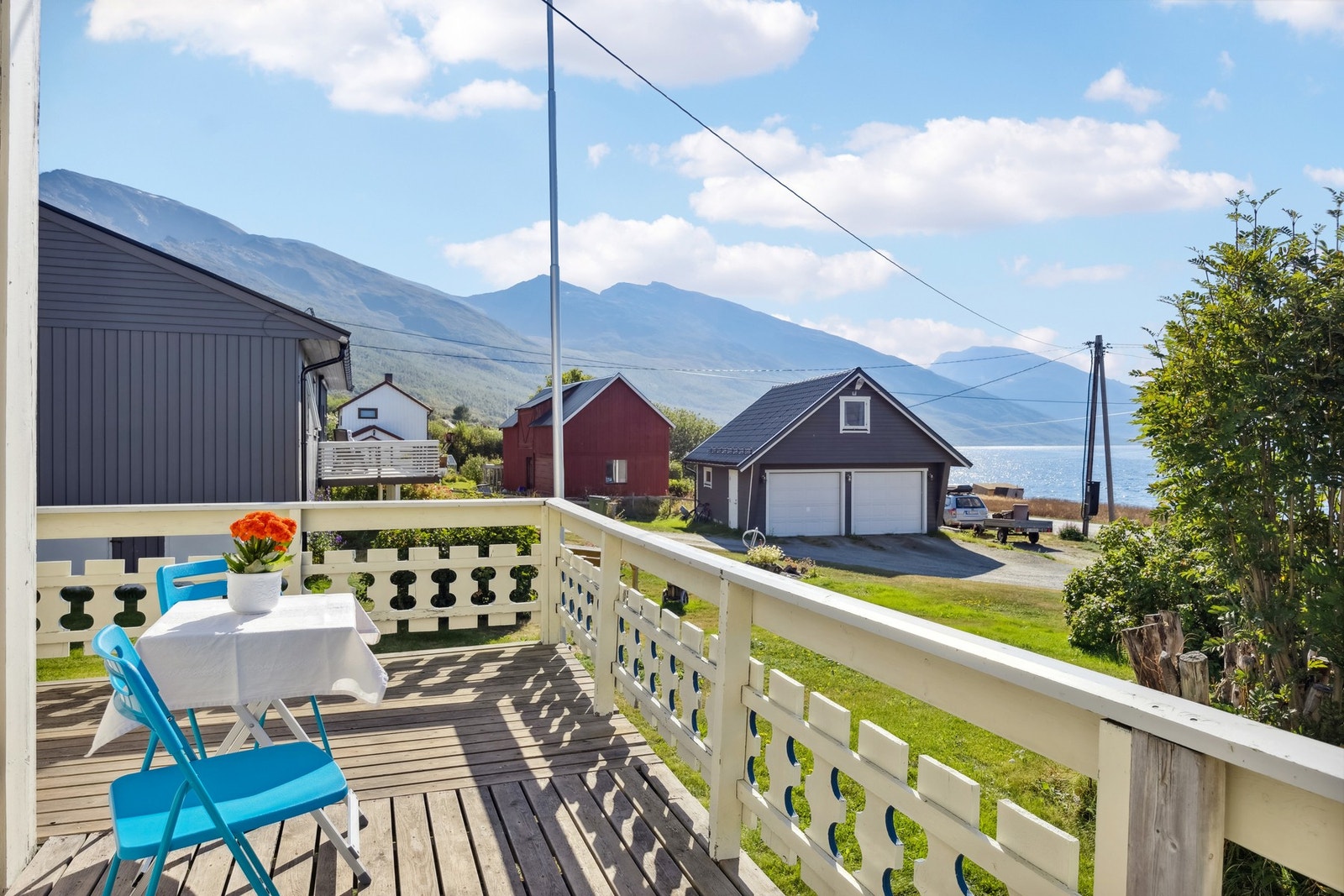 Terrassen går rundt huset. Galleribilde