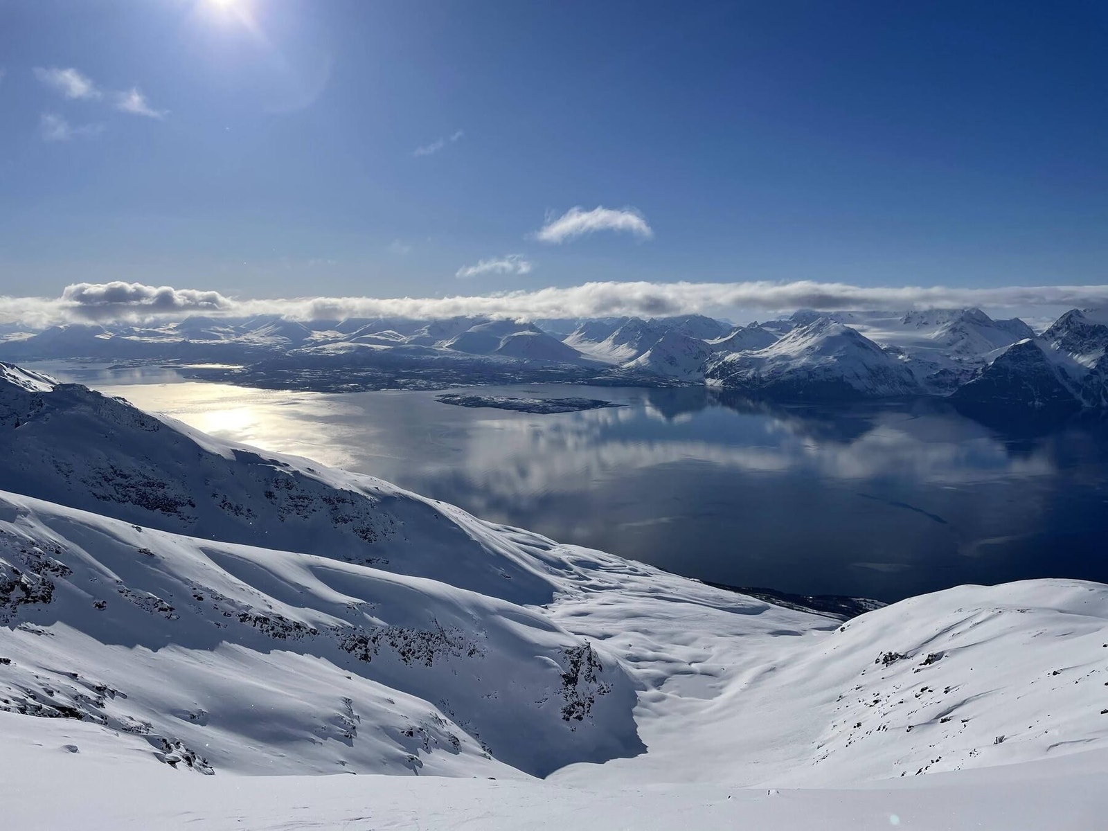 Djupvik har nydelig natur både sommer og vinter Galleribilde