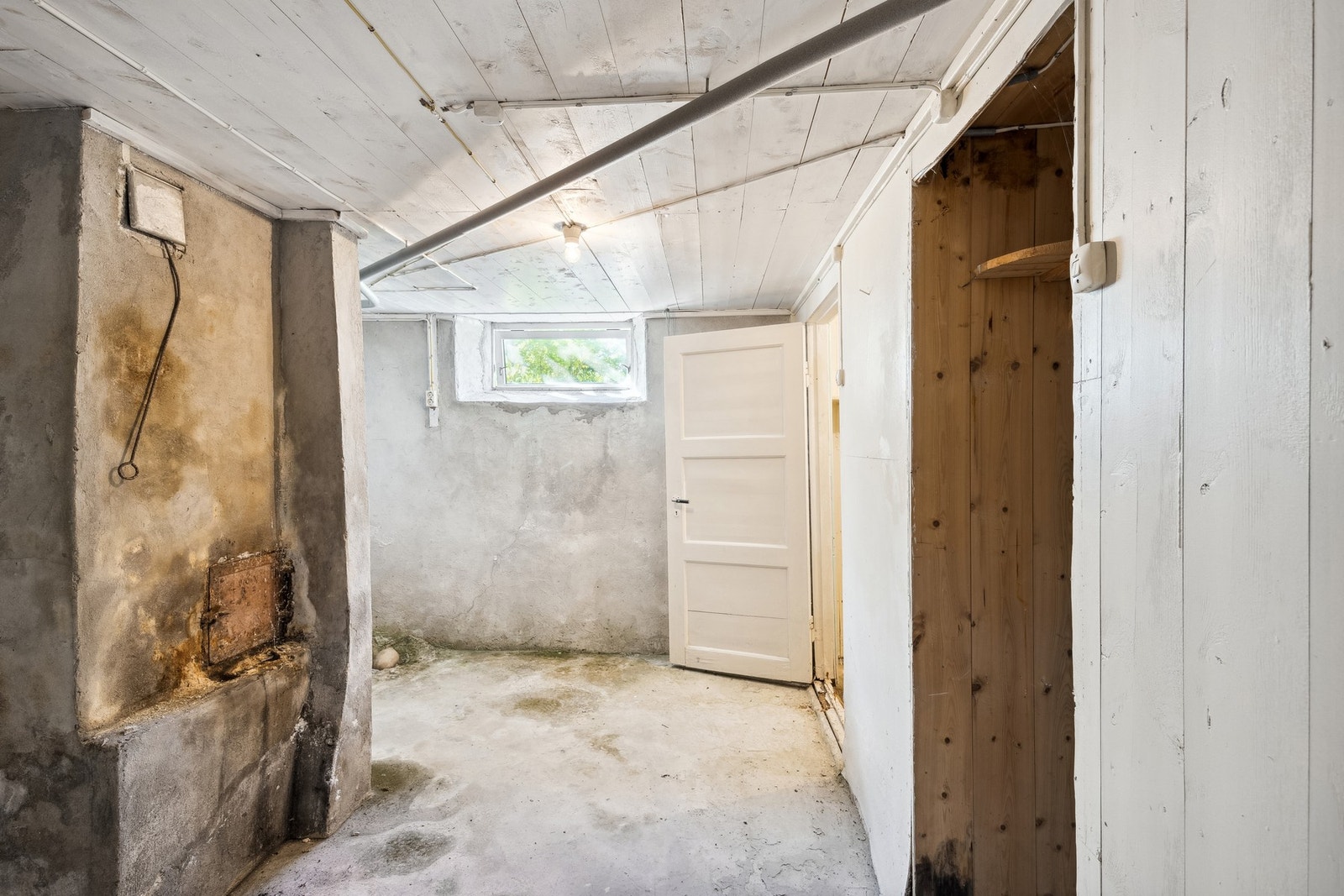 Uinnredet kjeller med potensiale Galleribilde