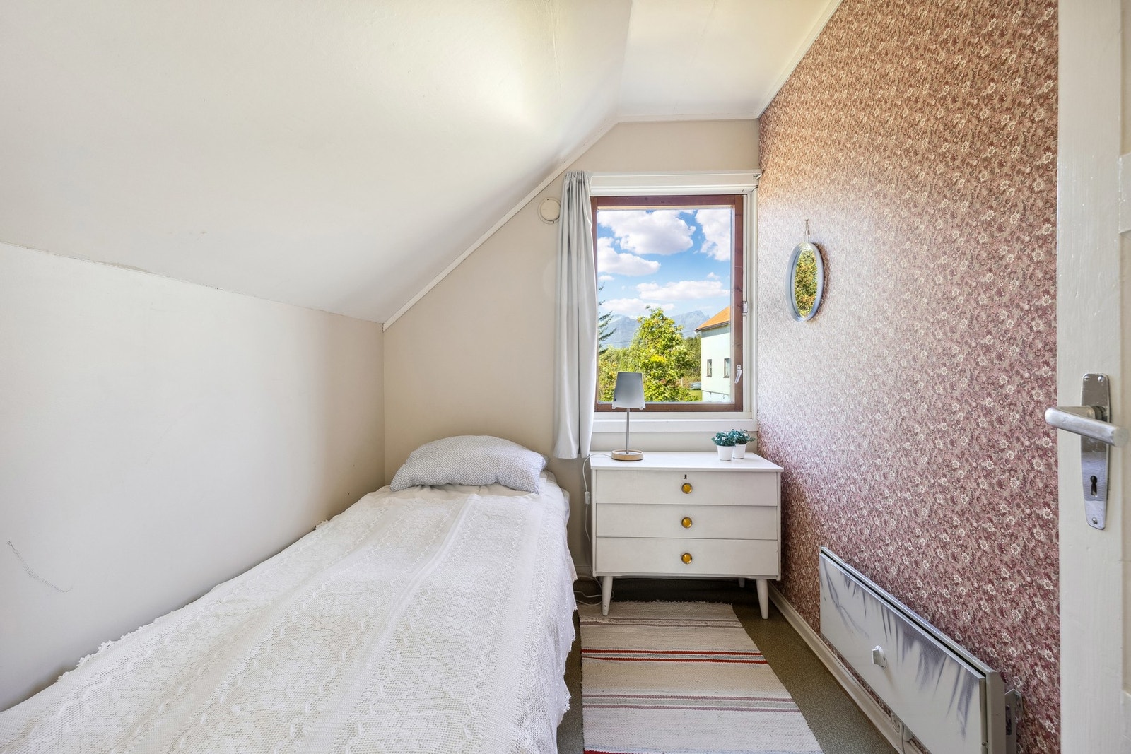 Tre soverom på loft. Her nr 1 Galleribilde