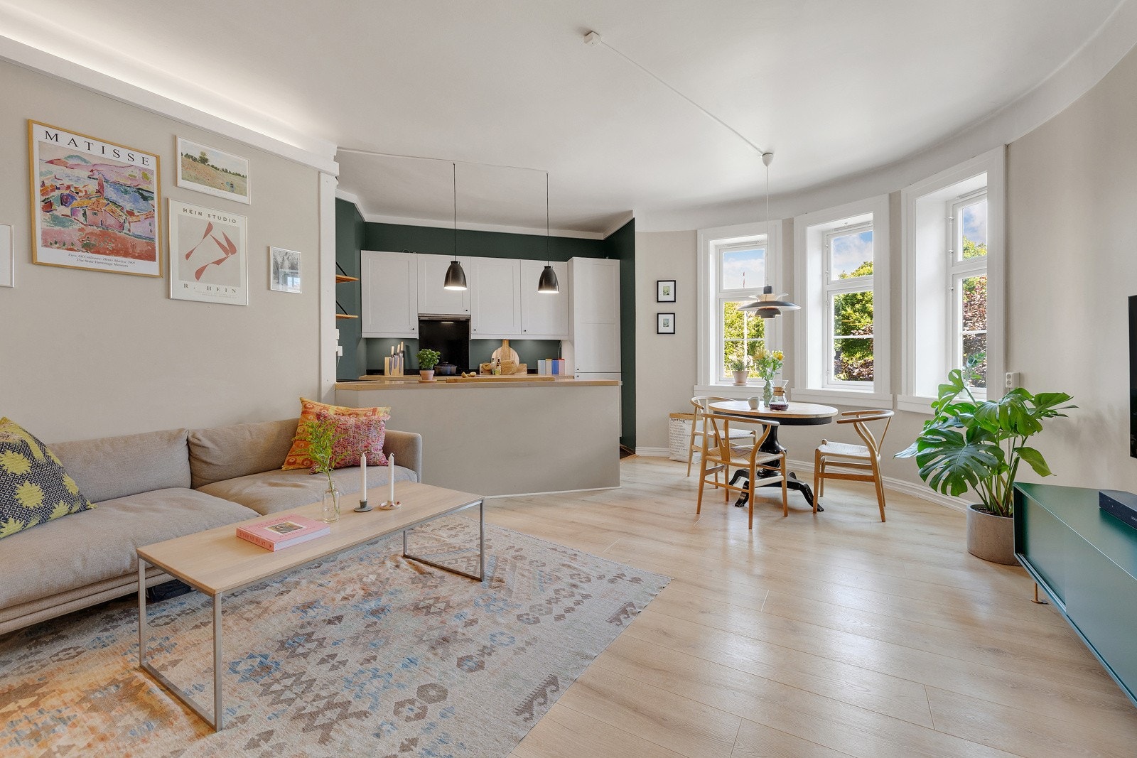 Dette er en innbydende og stilren 2-roms leilighet med svært god planløsning. Galleribilde