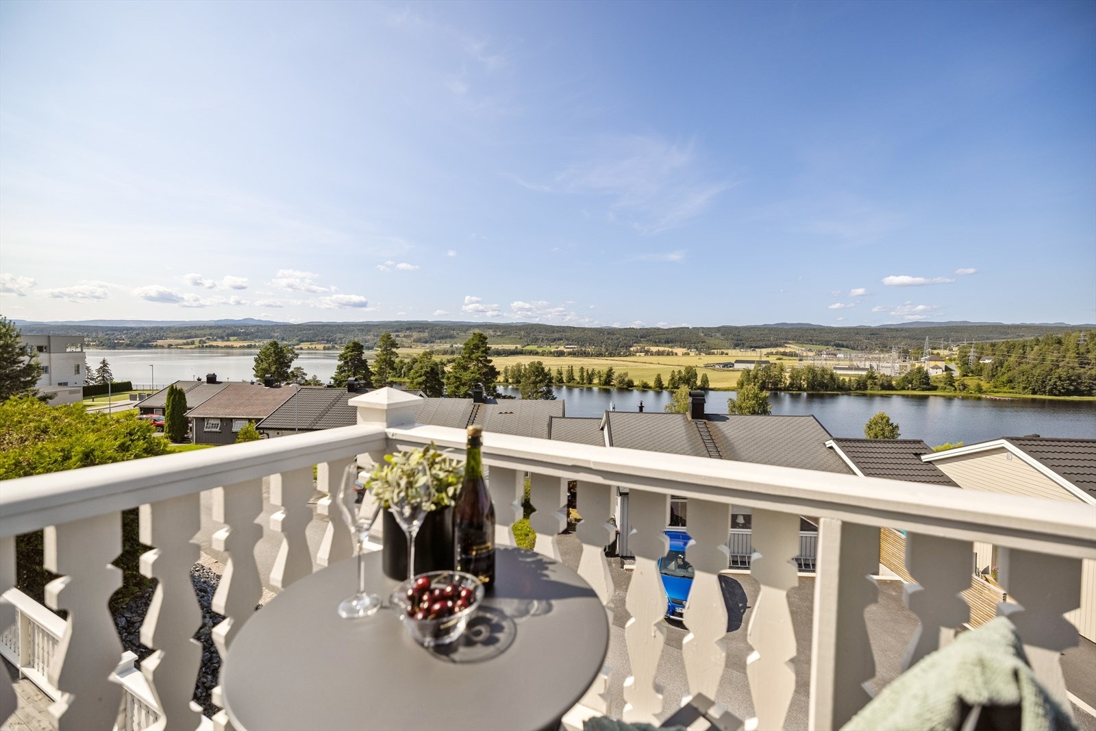 Nydelig utsikt fra terrassen. Galleribilde