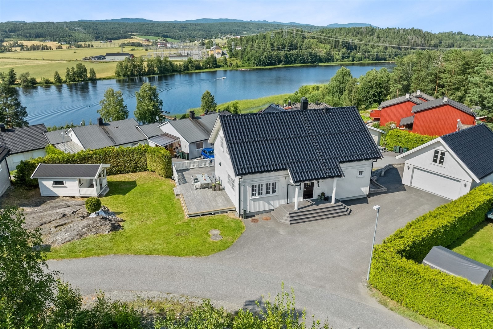 Dronebilde- utsikt over Fiskumvannet. Galleribilde