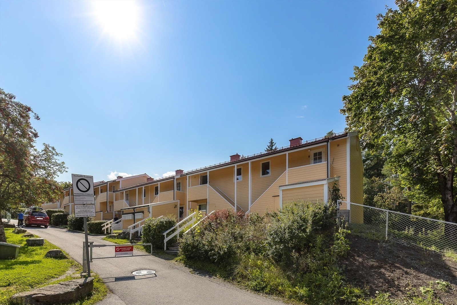 Attraktiv og sentral beliggenhet på Holmlia. Meget familie- og barnevennlig boligområde med flotte fellesområder Galleribilde