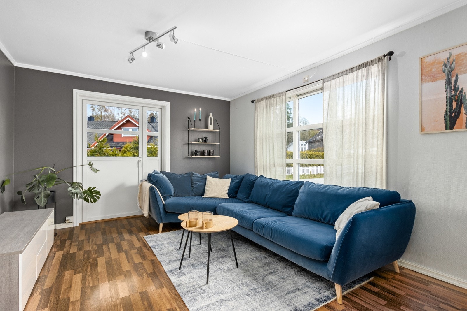 Stue. Kabel-tv og internett er inkludert i felleskostnadene. Galleribilde