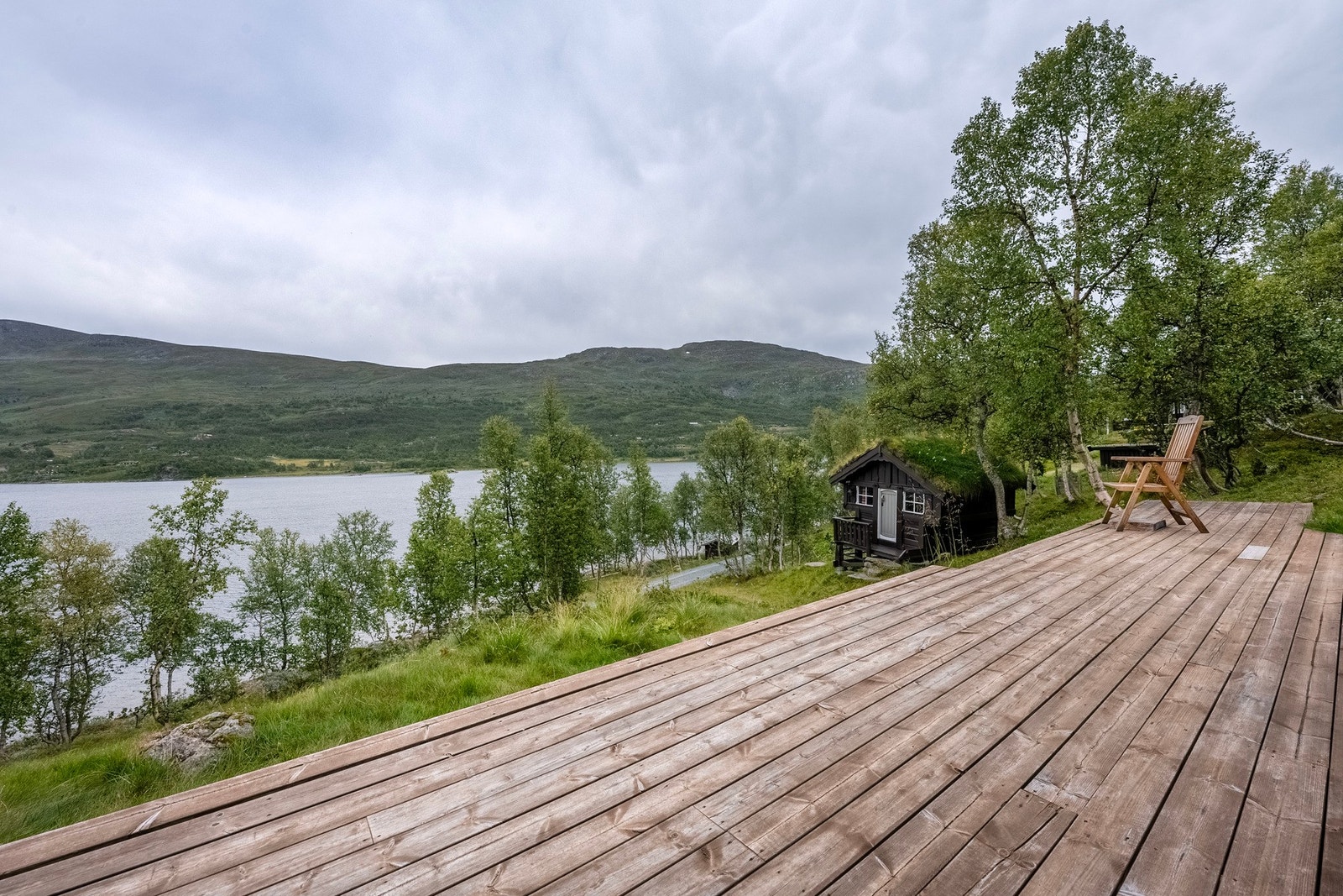 Gode solforhold og fantastisk utsikt mot Skarvatnet og Trollheimen. Galleribilde