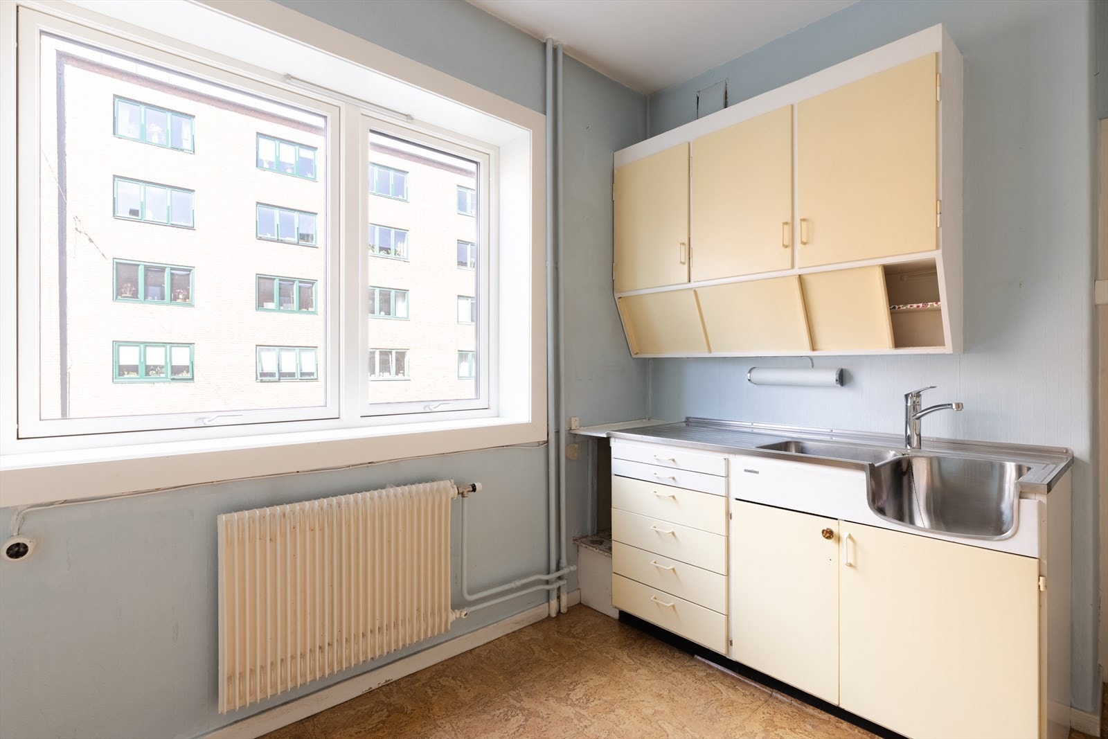 Separat kjøkken åpner opp mulighetene for ekstra soverom, eller åpen stue-/kjøkkenløsning. Se alternativ planløsning for inspirasjon! Galleribilde