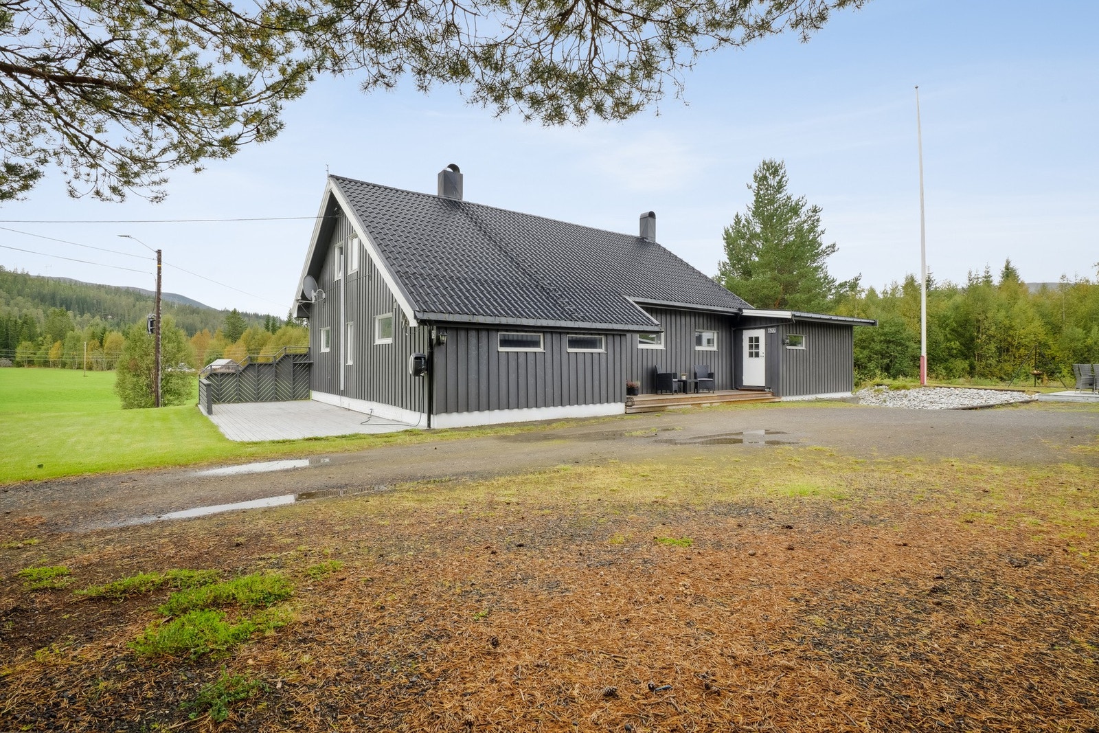 Det ble i 1997 påbygd en leilighet. Denne gir potensielt gode leieinntekter. Galleribilde