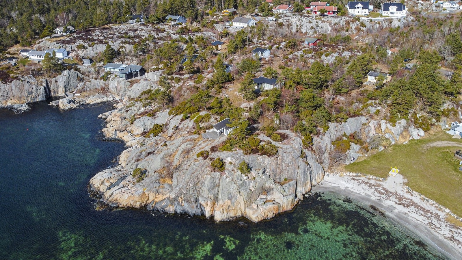 Hytten i forgrunnen er fjernet da det er en del av fellesområdet. Galleribilde