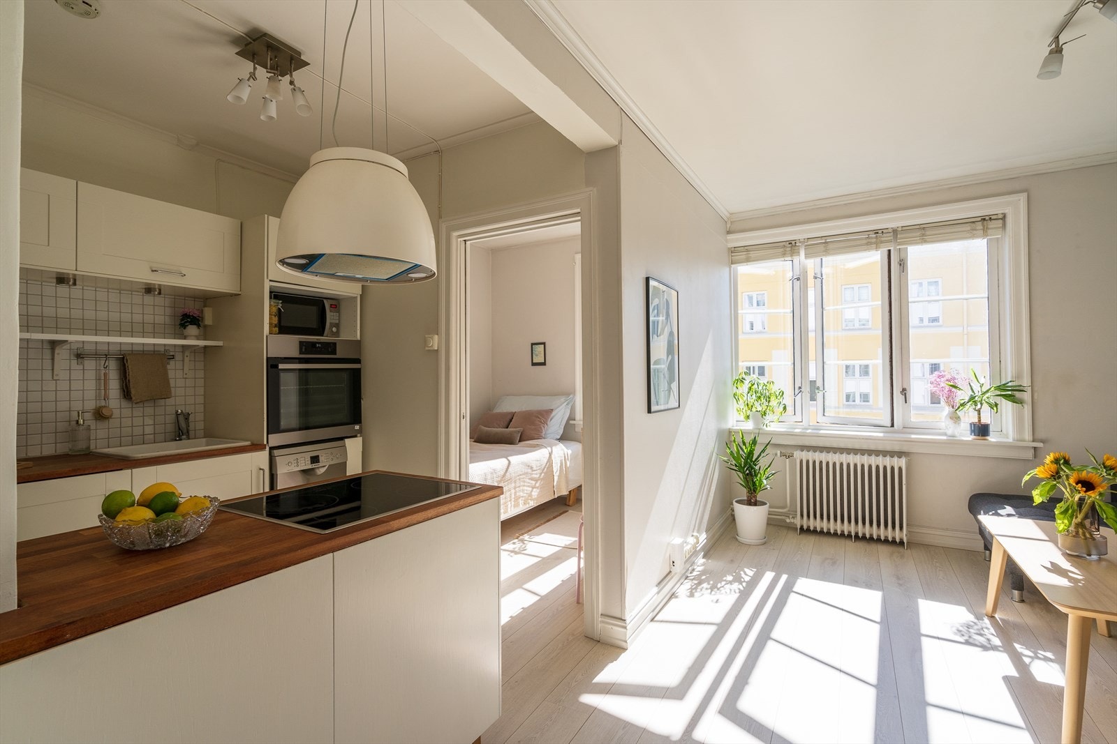 Boligen har en god planløsning med mye lys og naturlige soner for innredning. Galleribilde