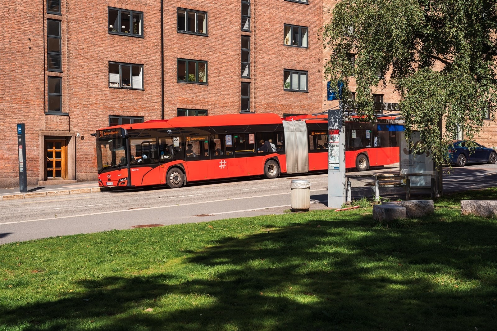 Godt tilbud av offentlig kommunikasjon i umiddelbar nærhet. Galleribilde