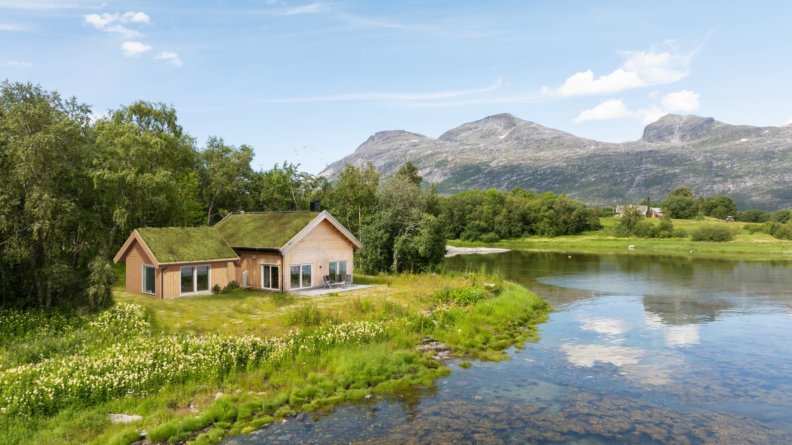 Det planlagte tilbygget, samt oppgradering av møblement og interiør, som allerede er inkludert i prisen, gir deg hele 134 m2 med plass til å nyte dette unike fristedet. Galleribilde