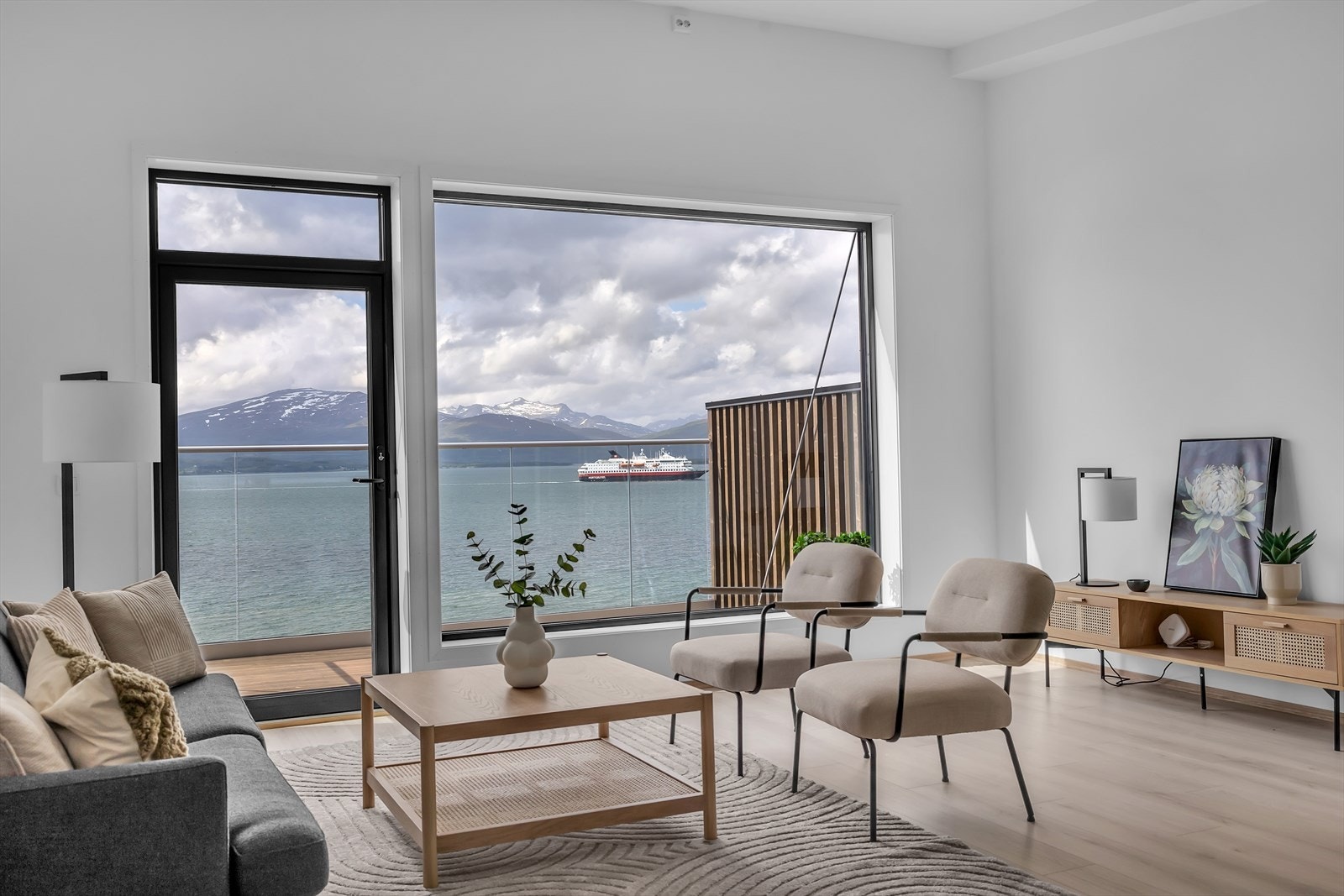 Velkommen til Fløylia på Kaldslett - nye rekkehus med fantastisk utsikt, enorm takhøyde og store vindusflater. Galleribilde