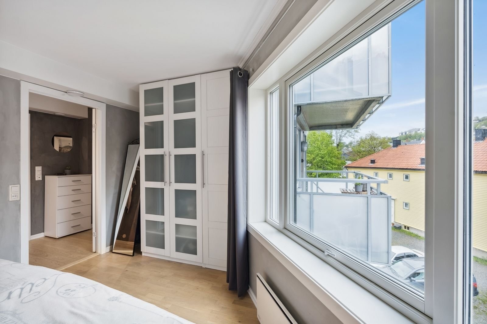 Hovedsoverom med god garderobeplass Galleribilde