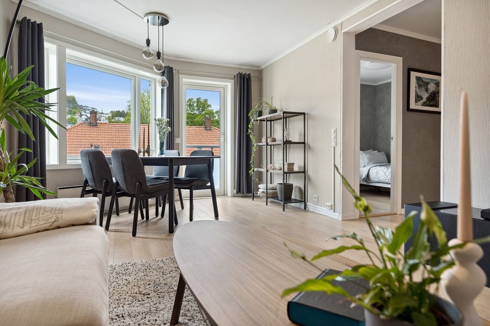 Stuen ut mot balkongen Galleribilde