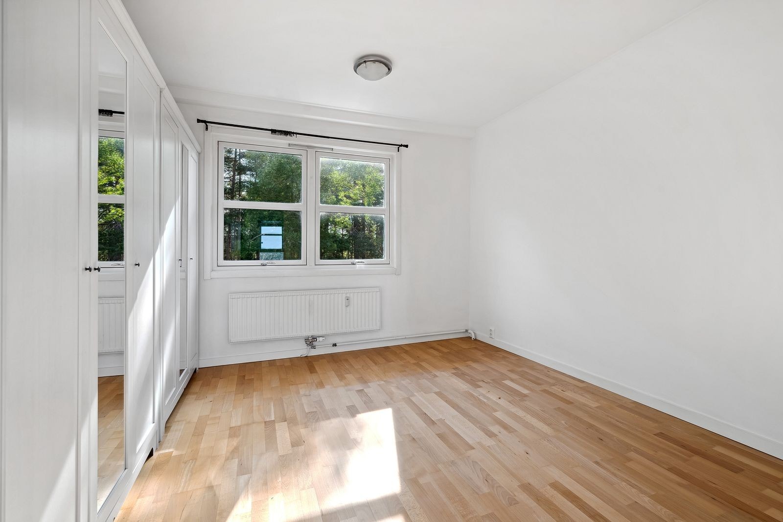 Hovedsoverom med garderobeskap. Galleribilde