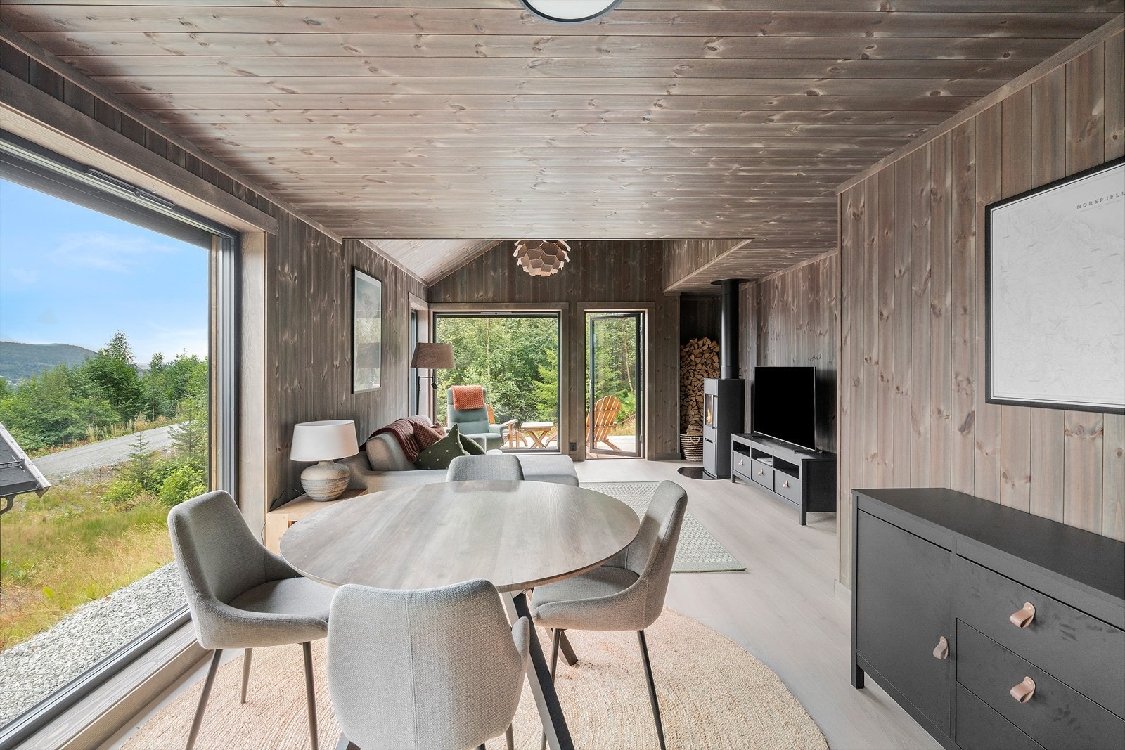 Du har også plass til en koselig spisegruppe. Galleribilde