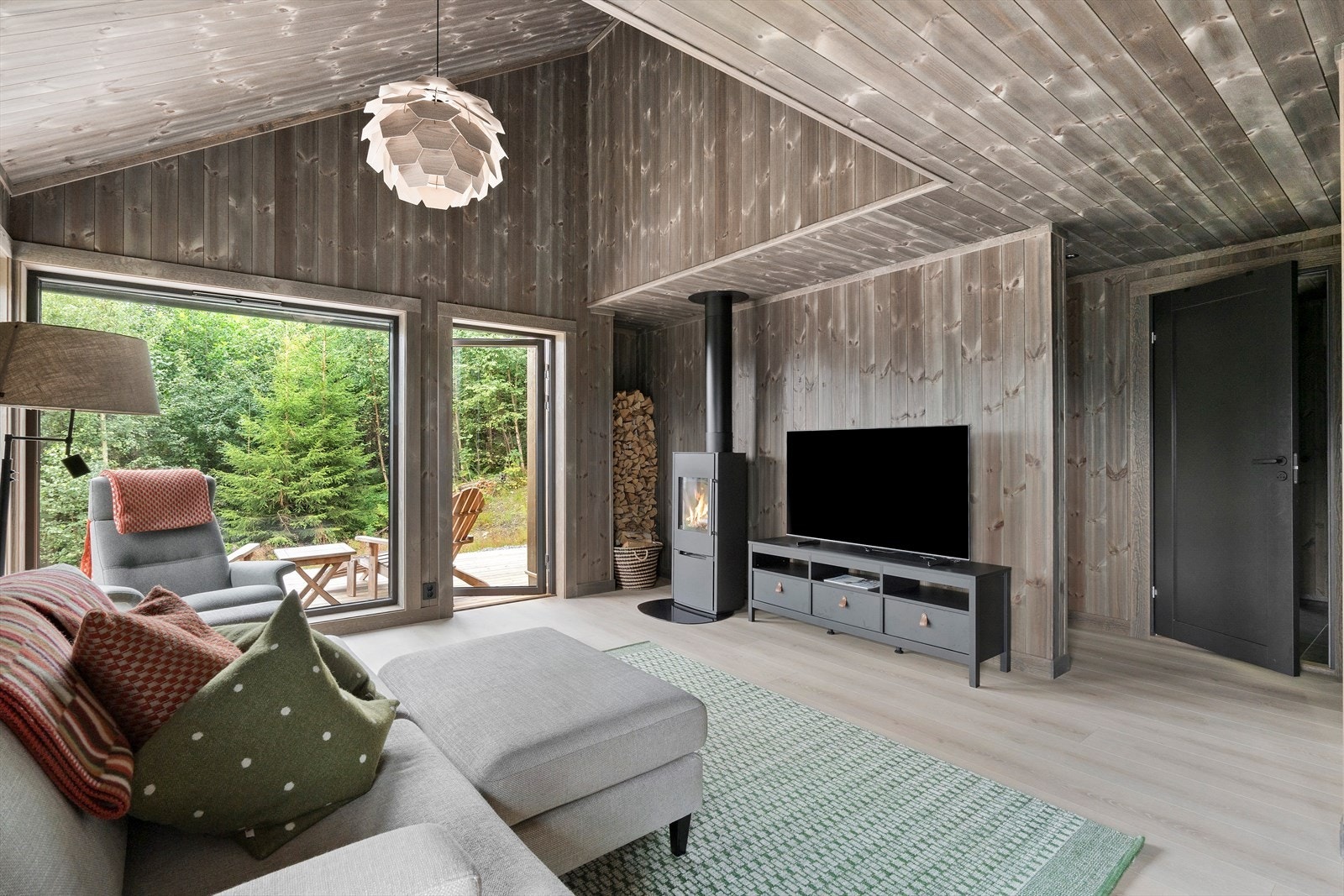 Høyt under taket i deler av stuen. Galleribilde