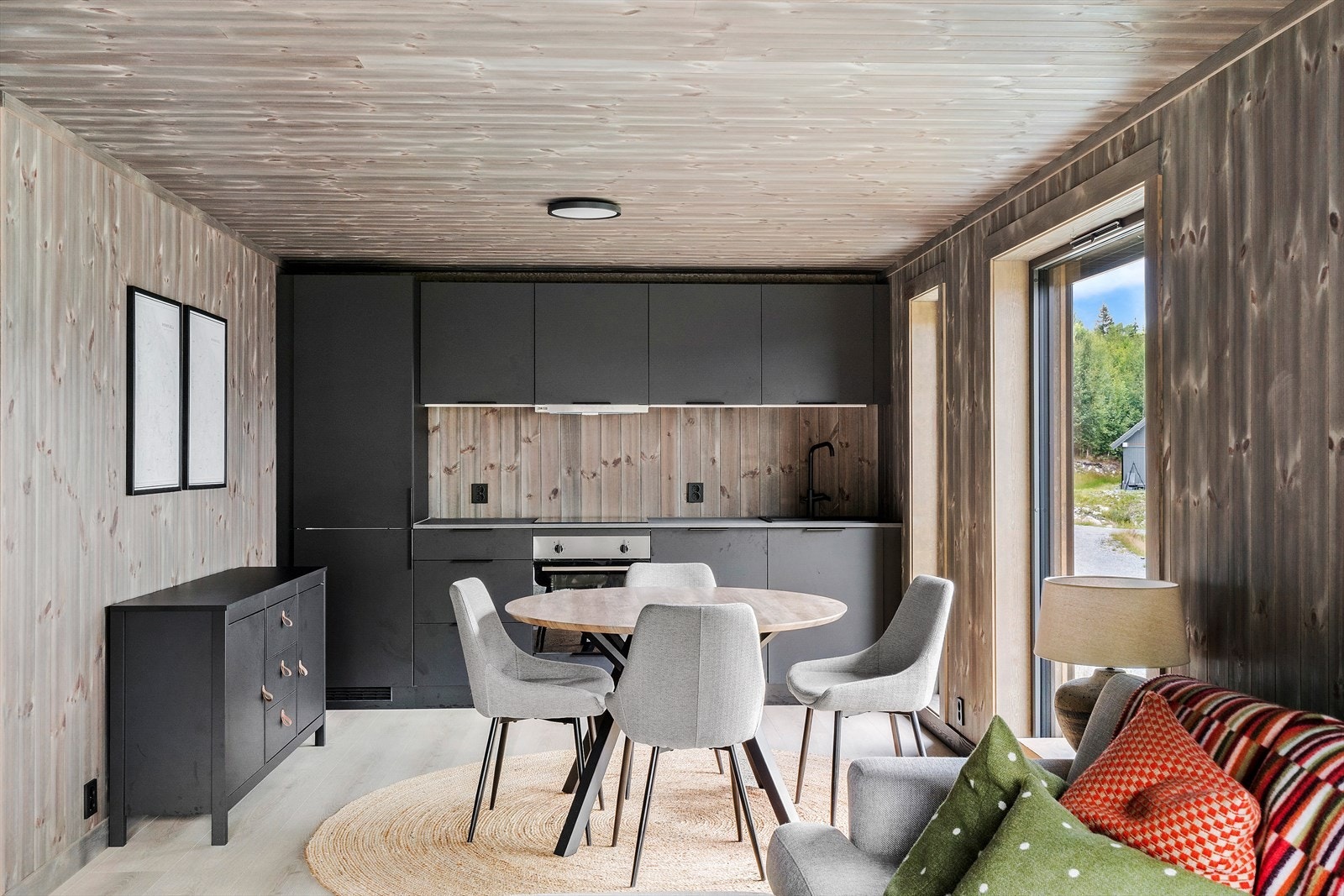 Åpen stue/kjøkken løsning. Galleribilde