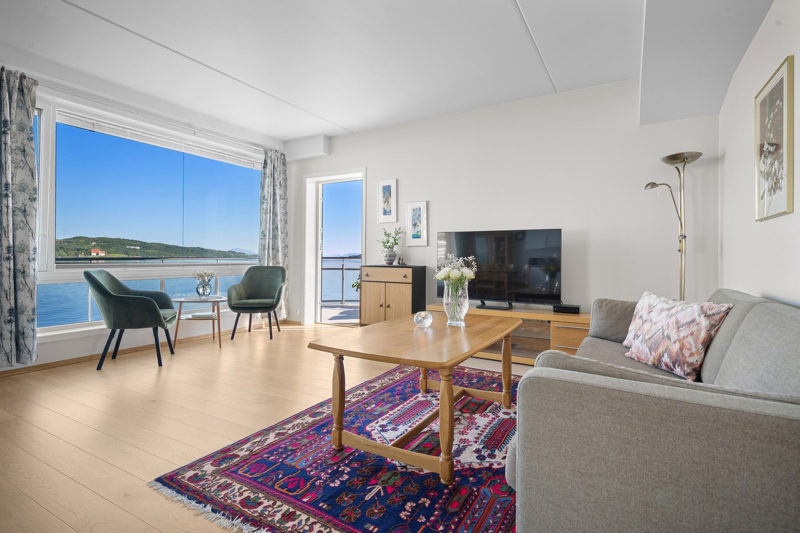 Panoramavinduer gir deg fantastisk lysinnslipp og ikke minst at utsikten kan nytes til fulle Galleribilde