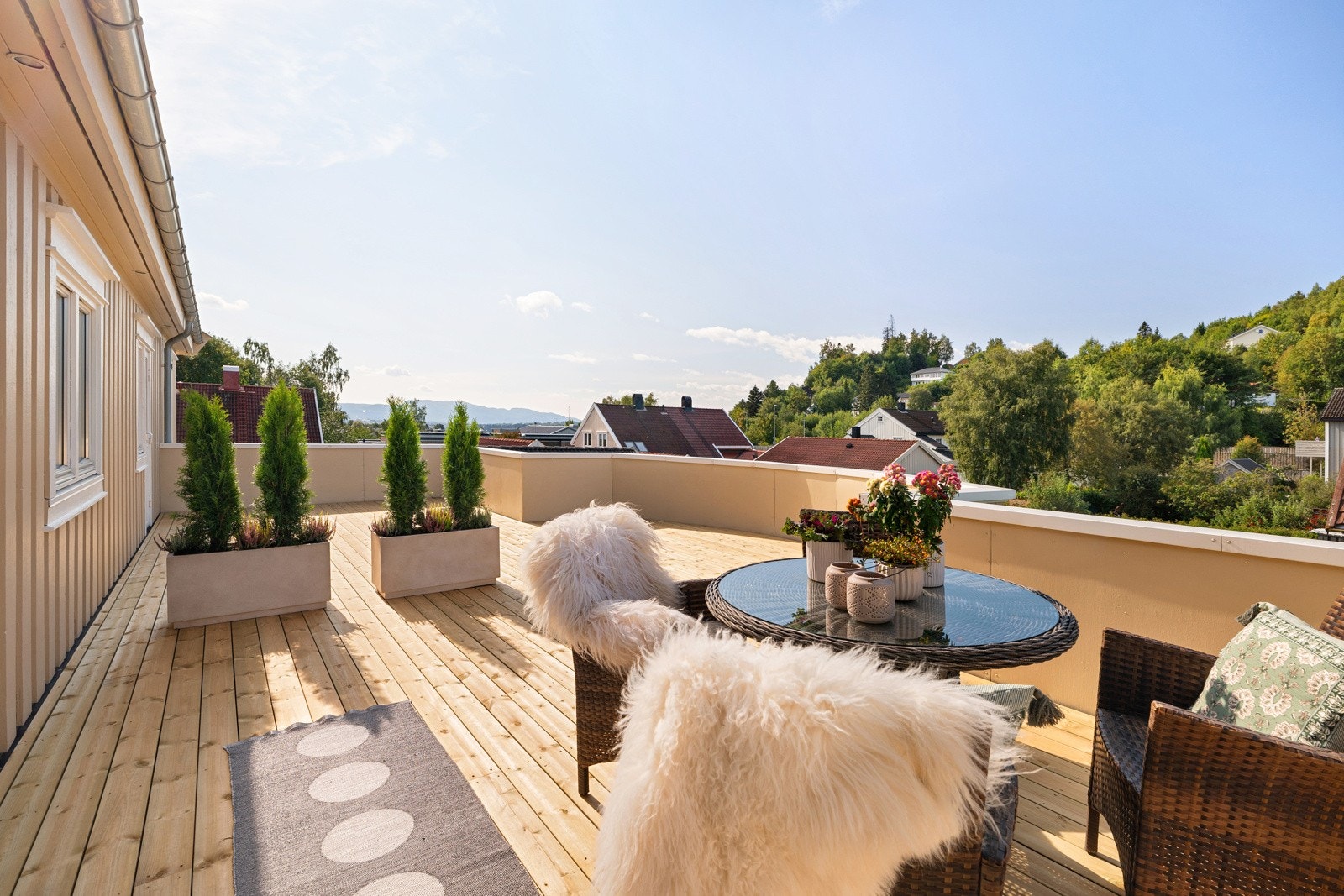 Proaktiv presenterer 2-roms leilighet med stor solrik veranda i Midelfarts veg 7. Galleribilde