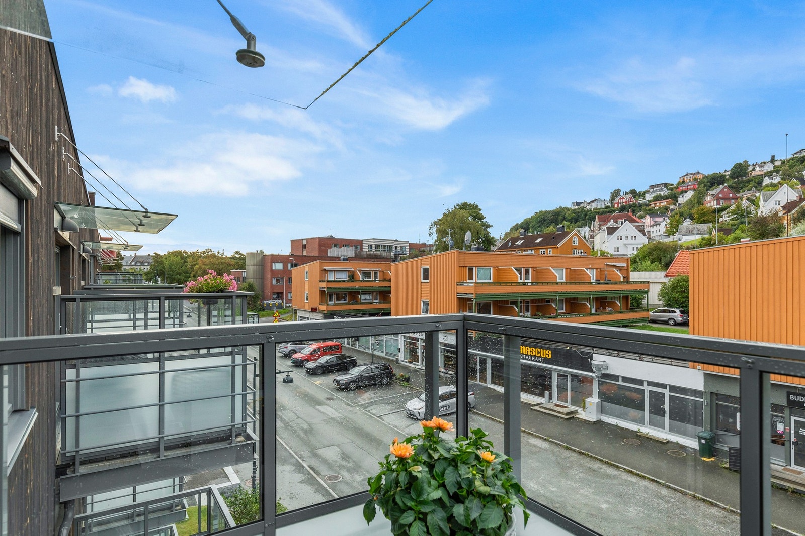 Det er nylig lagt nytt underlag / gulv på balkongen. Galleribilde