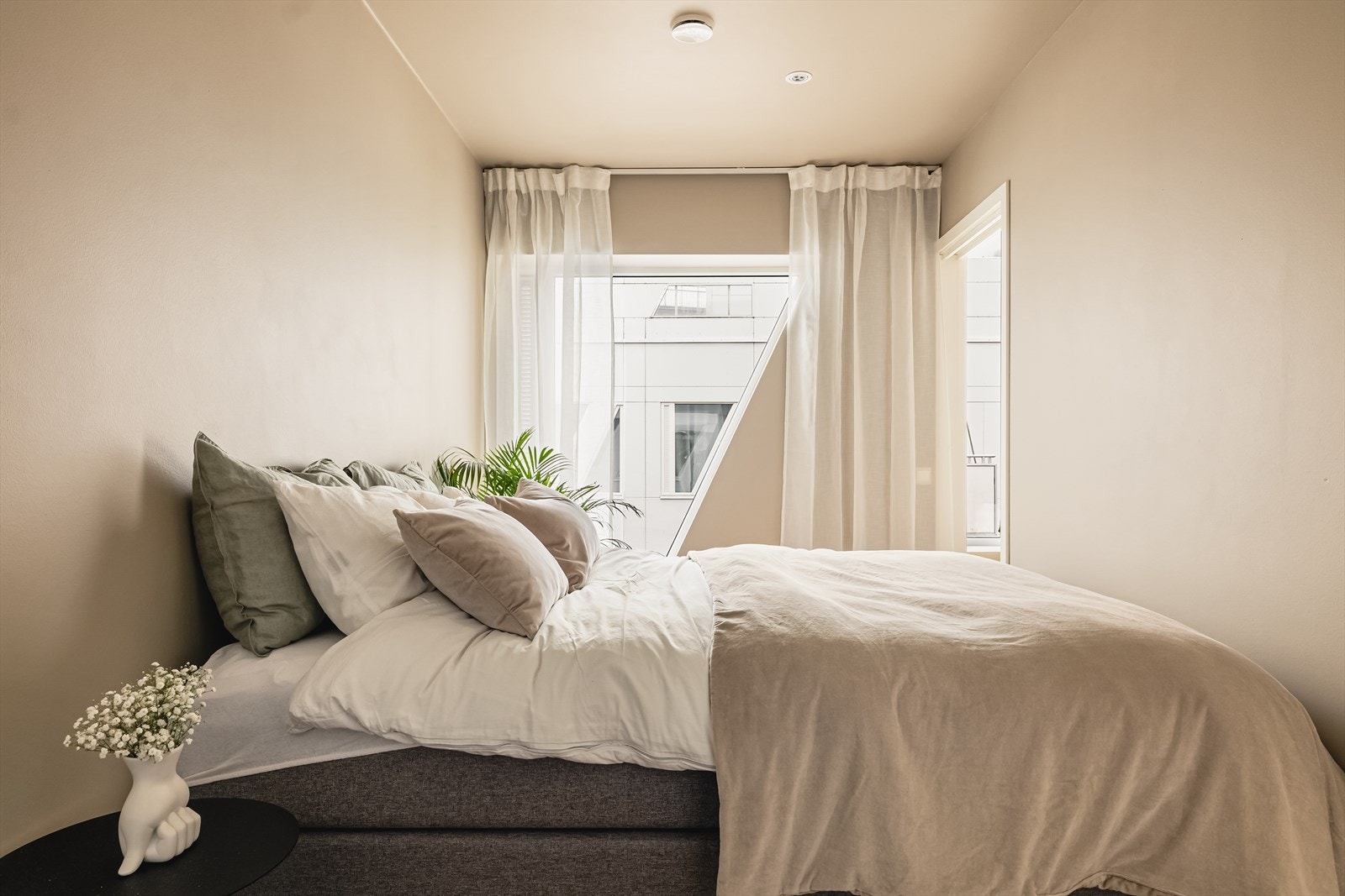 Fra stue er det tilkomst til boligens soverom. Galleribilde