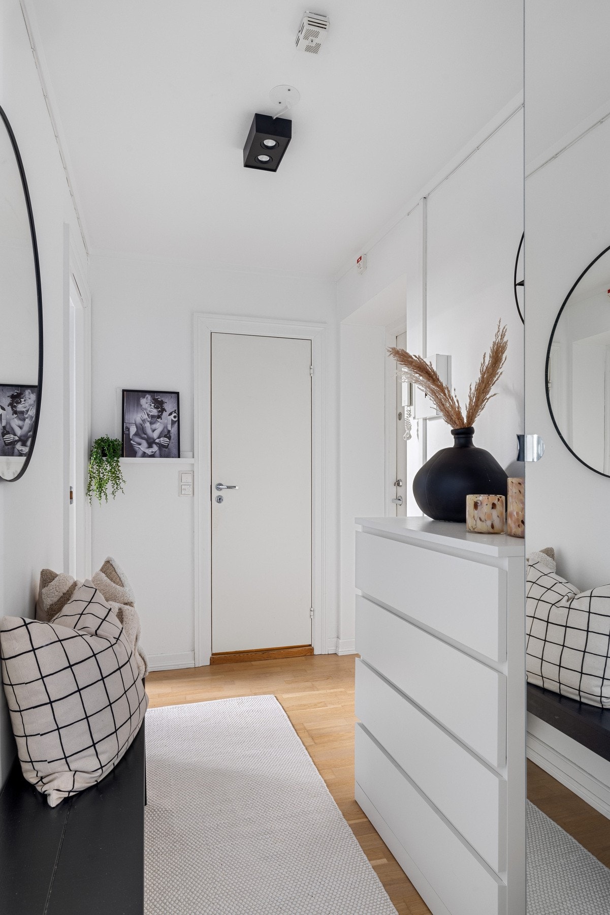 Inngangsparti. Galleribilde