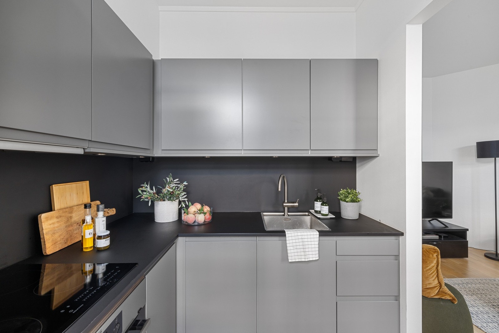 Mye oppbevaringsplass i skapene. Galleribilde