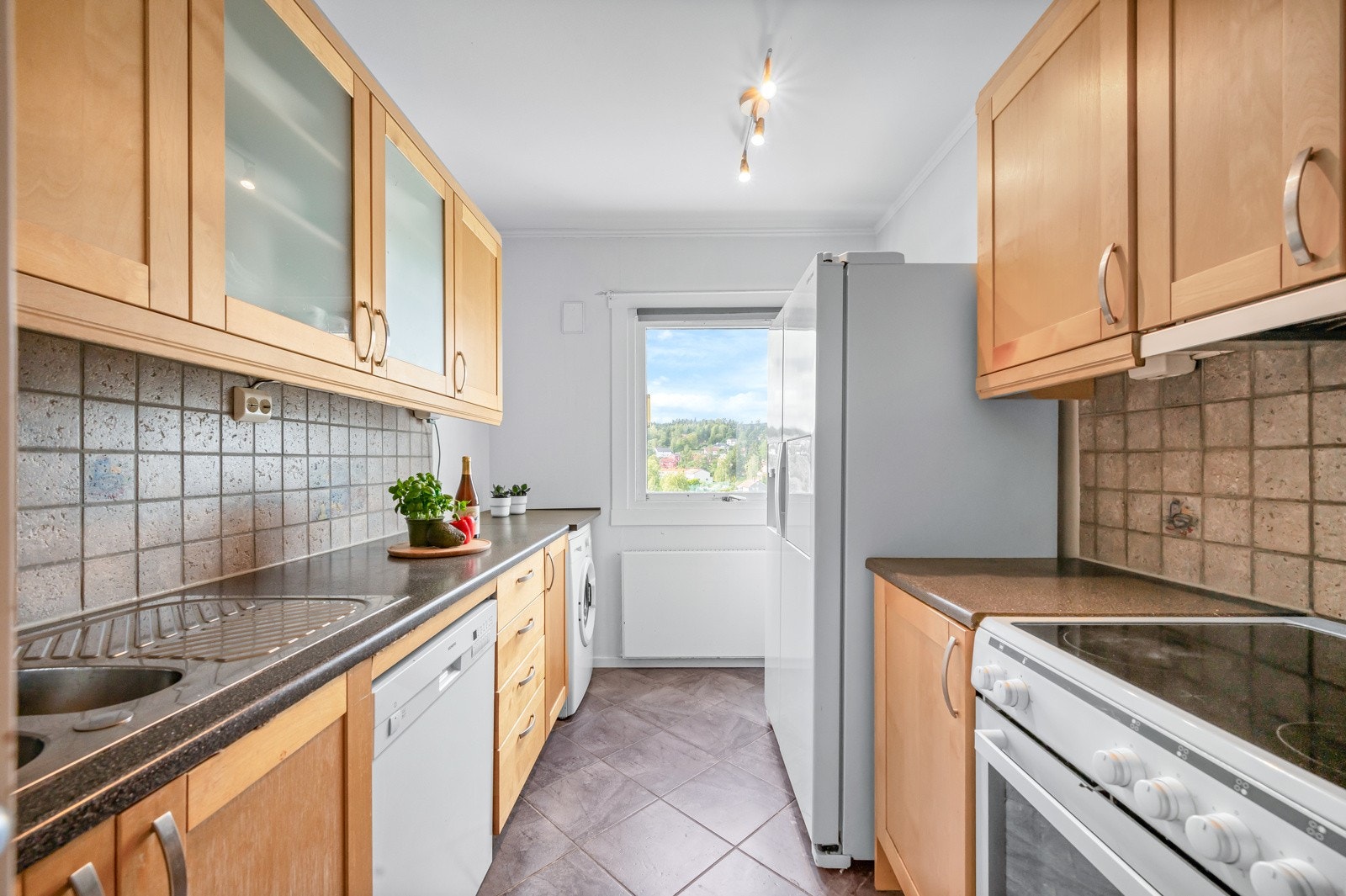 Praktisk med separat kjøkkenrom. Galleribilde