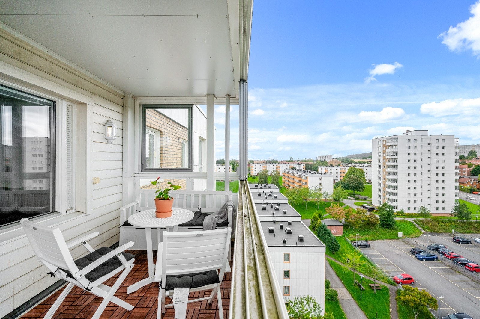 Solrik balkong med nydelig utsikt. Galleribilde