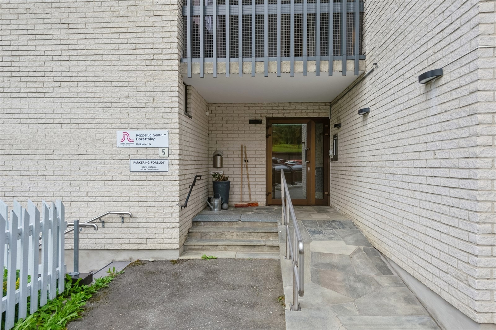 Overbygget inngangsparti. Galleribilde