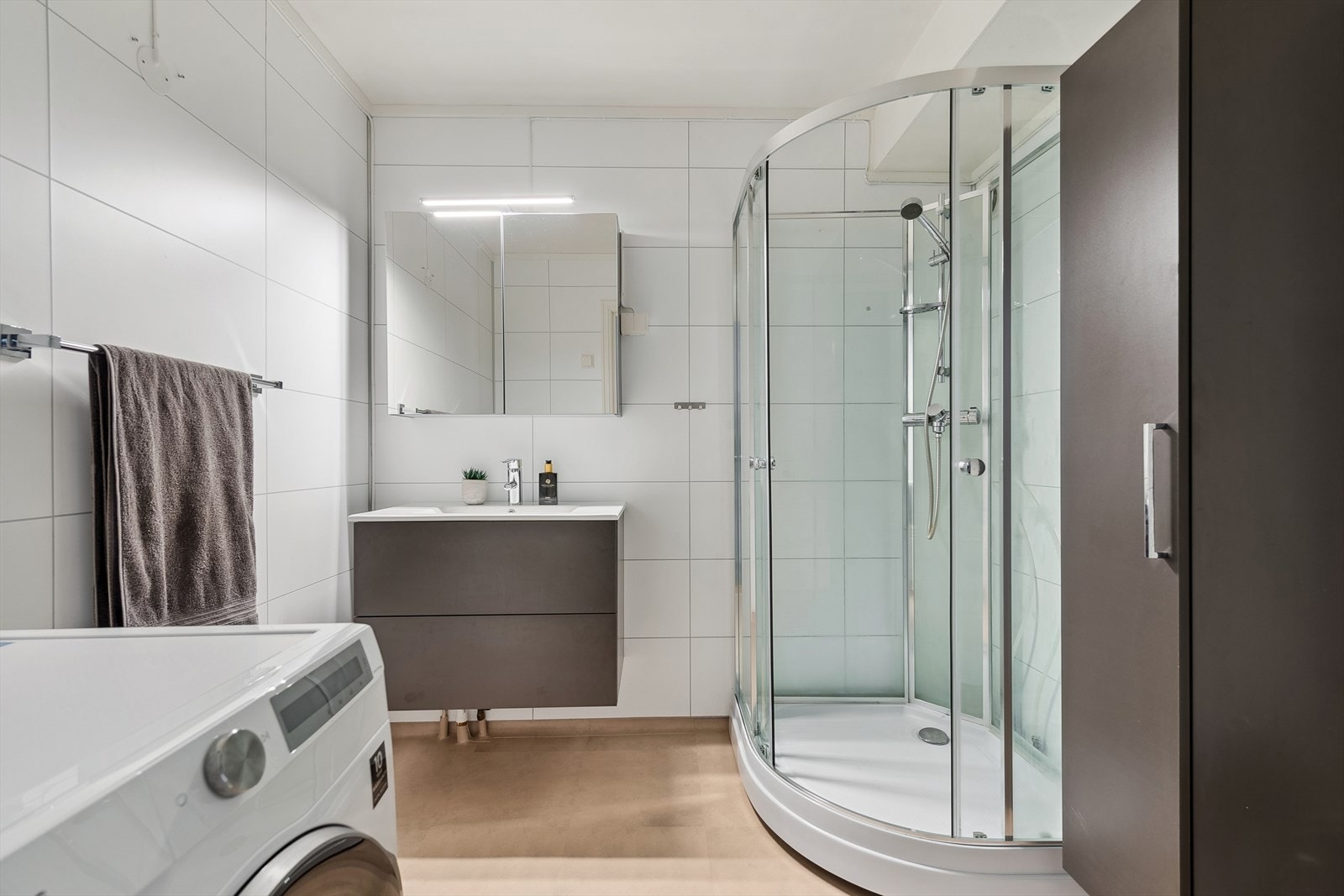 Badet har opplegg for vaskemaskin. Galleribilde