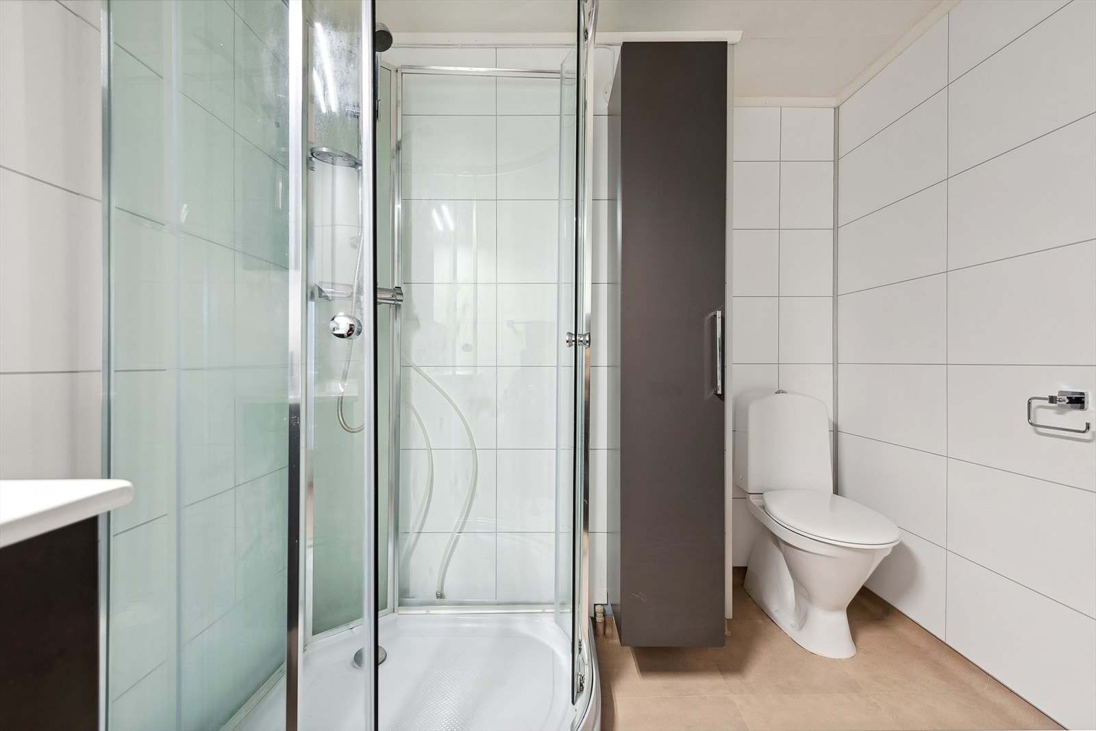 Bad med dusjkabinett. Galleribilde