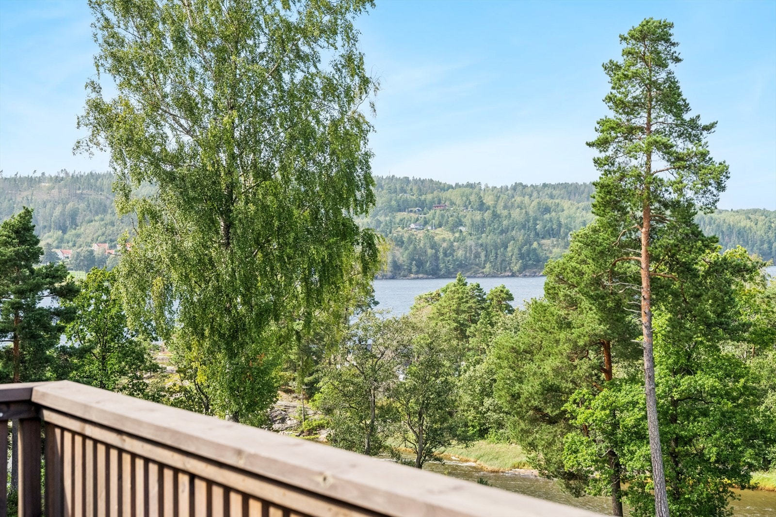 Utsikt mot sjøen fra balkongen. Galleribilde