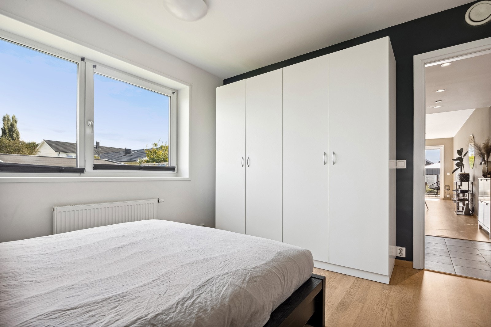 Garderobeløsningen er praktisk plassert og er av god størrelse. Galleribilde