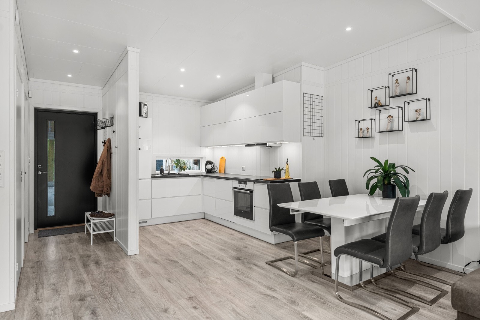 Åpen løsning mot kjøkkenet Galleribilde