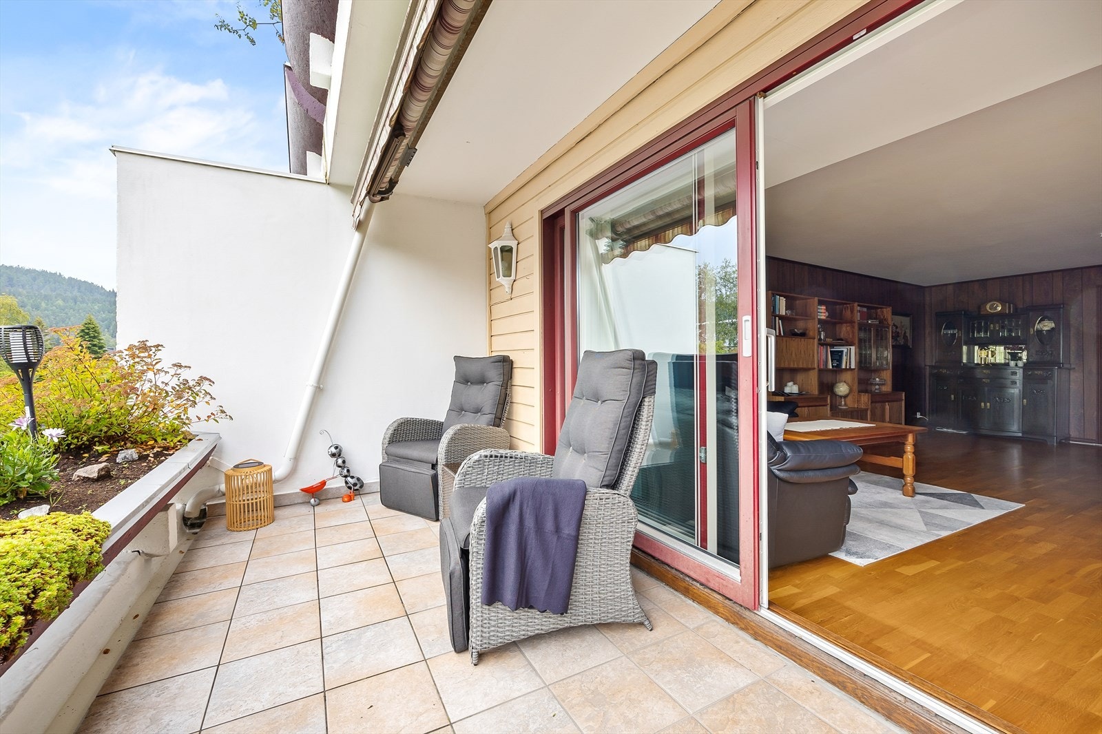 Kveldsbelysning og jordkasse. Galleribilde