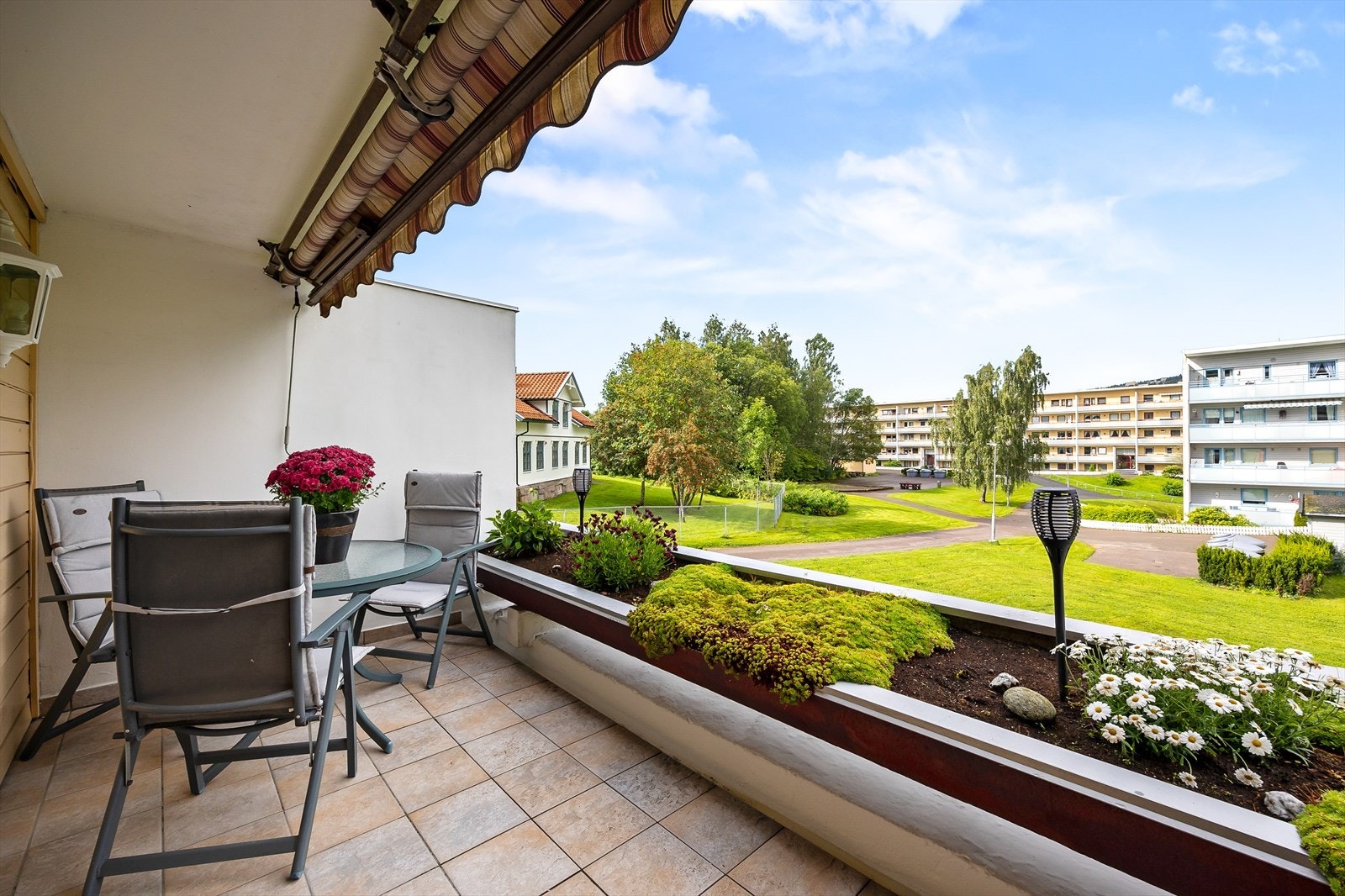 Stor solrik og vestvendt balkong på hele 13 kvm Galleribilde