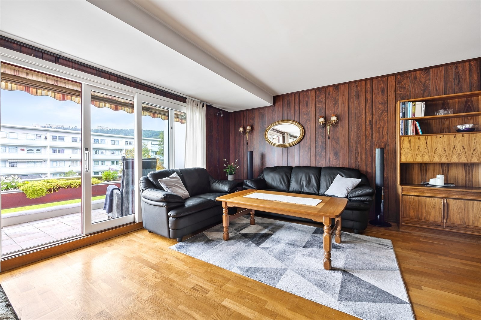 Leiligheten inneholder: Entré, bod, gang, bad, kjøkken, stue, 4 soverom og wc-rom. Galleribilde