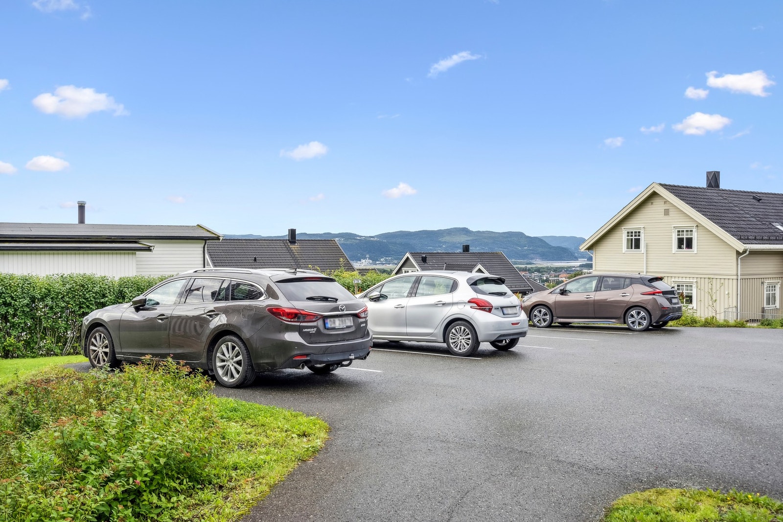 Det følger en stk. parkeringsplass til leiligheten. Galleribilde